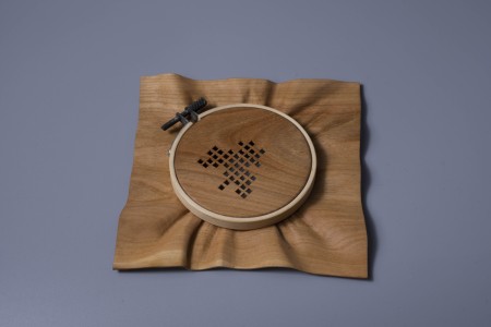 S. Kośmiński, Koronacja, 2021, 150x150 mm, drewno, metal  Kliknij, aby powiększyć zdjęcie.